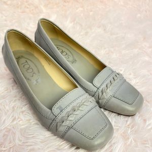 Tod’s “Gommino” grey heels